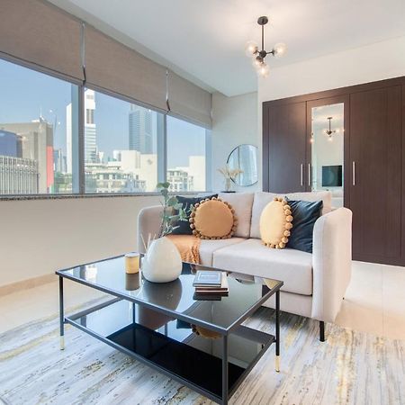 Unbeatable Rate Stylish 1Br With Balcony Near Metro By Deluxe Holiday Homes Dubai Exterior foto